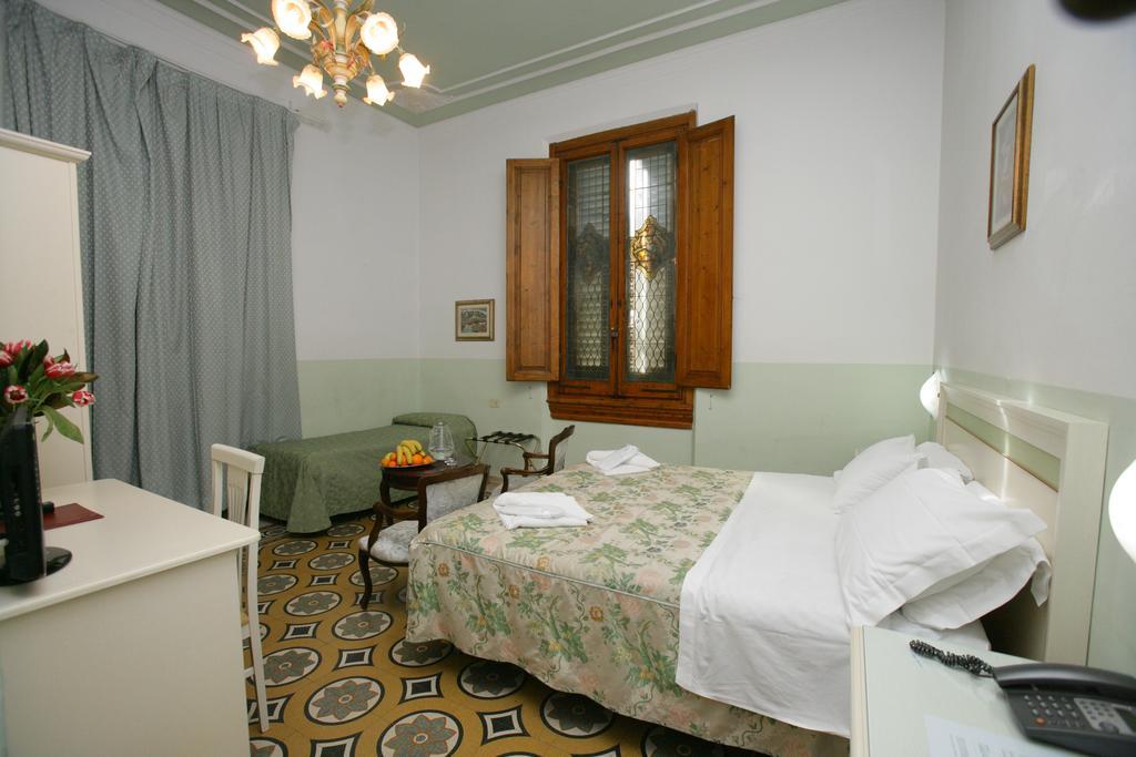 Hotel Desiree Florence Exterior photo