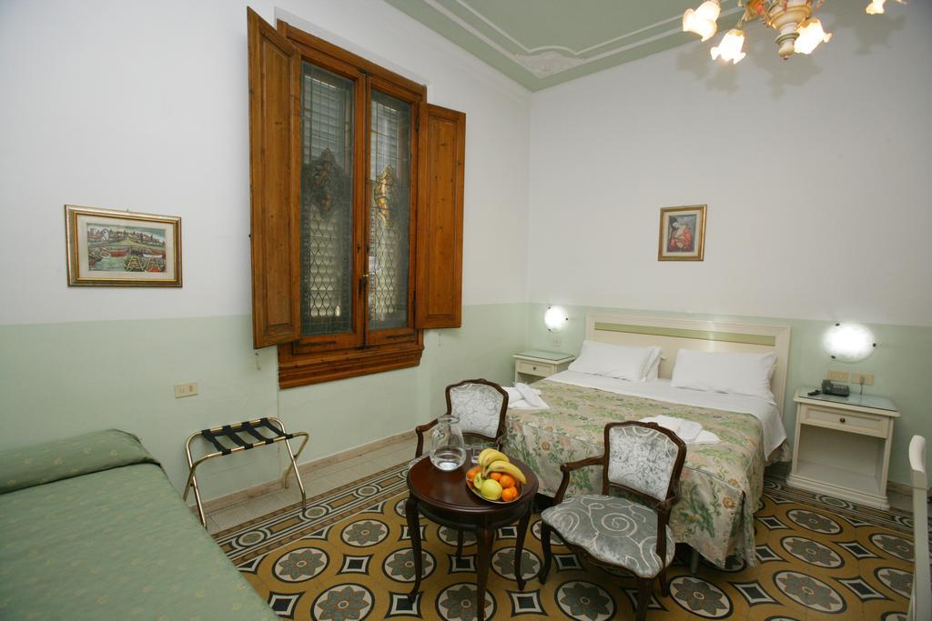 Hotel Desiree Florence Exterior photo